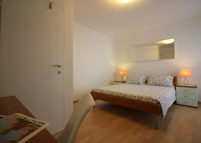 Modern Sabina With Garden Διαμέρισμα