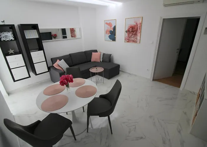 Modern Sabina With Garden * Πόρετς