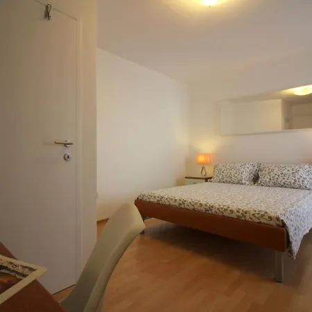 Modern Sabina With Garden Apartment