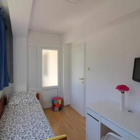 Modern Sabina With Garden