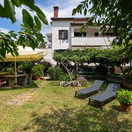 Modern Sabina With Garden شقة