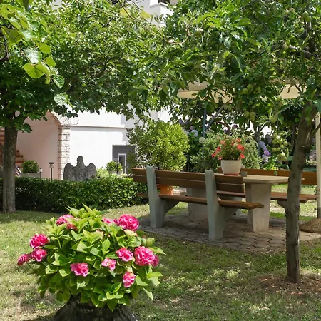 شقة Modern Sabina With Garden *