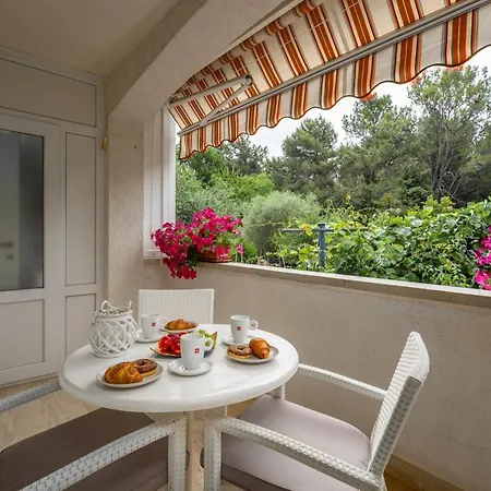 شقة Modern Sabina With Garden بوريتش