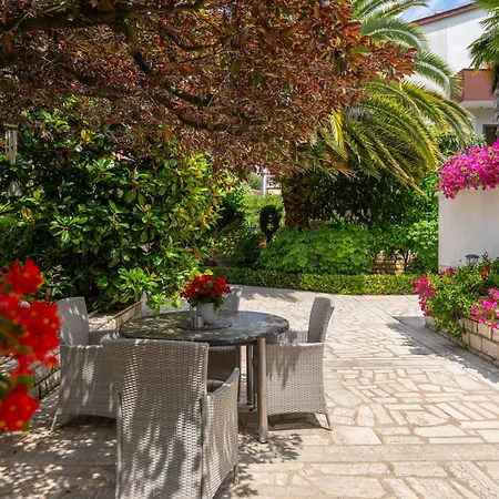 Modern Sabina With Garden * بوريتش