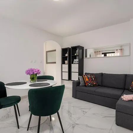 Modern Sabina With Garden شقة *