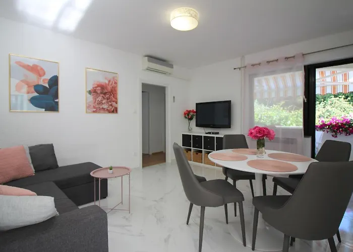 Lejlighed Modern Sabina With Garden